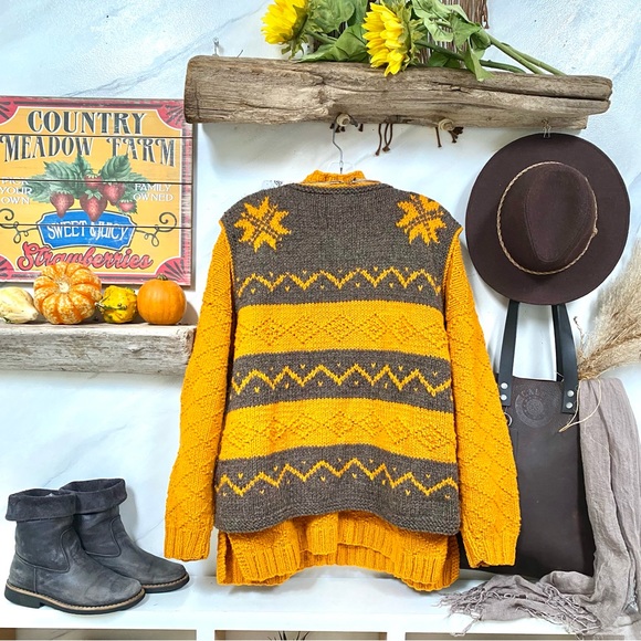 Stunning handcrafted wool sleeveless sweater/vest-cottage western/cowitchan vibe - Picture 8 of 10